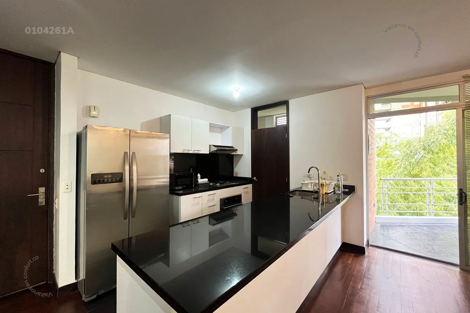 APARTAESTUDIO AMOBLADO EN EL TESORO - EL POBLADO 0104261A — foto 1