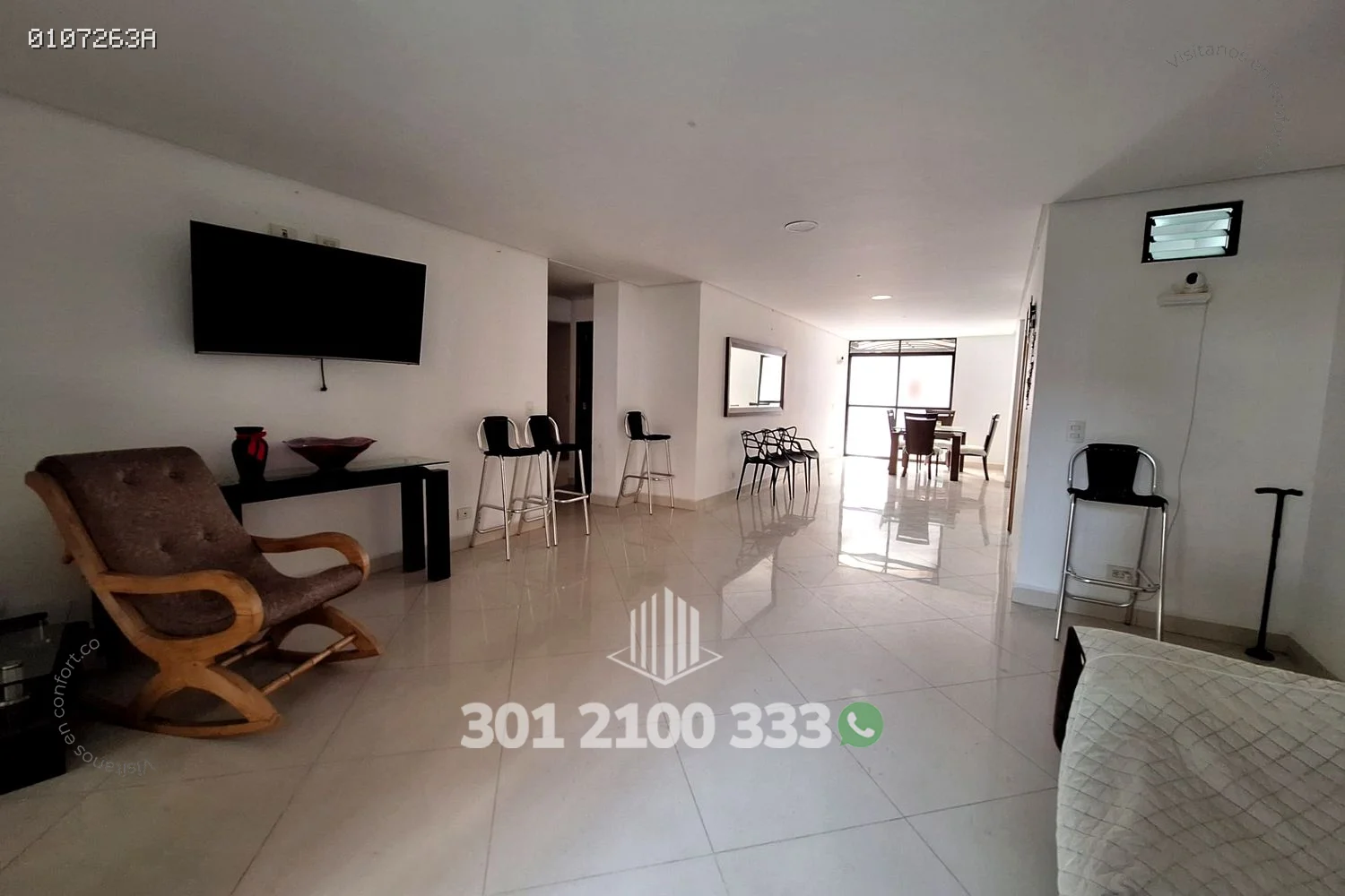 APTO AMOBLADO EN LAURELES - MEDELLÍN 0107263A — foto 2