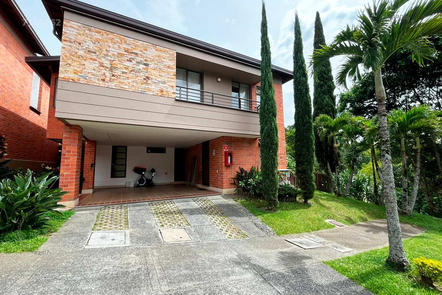 CASA EN LA SEBASTIANA - ENVIGADO 7105262 — foto 1